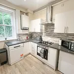 3 Bedroom House - Free Parking-Hospital-Contractors-Families