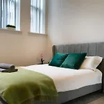 Apt 26, Stylish 1-Br With Soothing Green Tones
