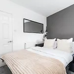 Stylish Studio Apt In Leeds