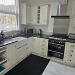 Homebird Property - Conway House