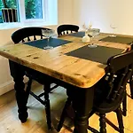 Close To Leeds Centre - The Snug Apartment