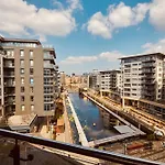 King River Canal View& Free Secure Parking!