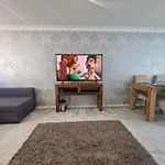 Stylish & Modern 2 Bed House With Free Parking Leeds