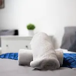 Budget 2-Bed House 10Mins To Leeds City Centre