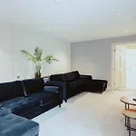 3-Story Townhouse - Sleeps 8