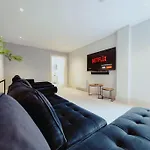 3-Story Townhouse - Sleeps 8