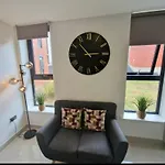 En-Suites Suites - Leeds City Retreat With Kitchenette- Lgi Hospital- Free 5G Wifi & Netflix- University - Contractors - Short Stays