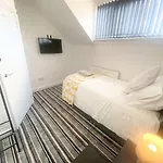 Lovely 4 Bedroom, 2 Bathroom House Near City Centre