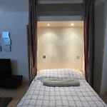 Luxe Studio Apartment In Leeds