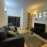Luxe Studio Apartment In Leeds