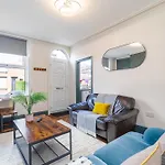 Spacious Two Bed House In Headingley