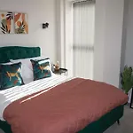 Cosy 1 Bed Apartment In Central Leeds Free Netlfix And Sky Tv And Coffee Machine