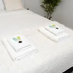 City Escape - Chic 1 Bed Apt In Central Leeds