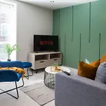 1 Bedroom Flat - Long Term Stay Rates-Contractors-Professionals-Relocation