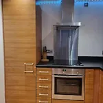 Modern Apartment By Leeds Dock