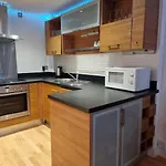 Modern Apartment By Leeds Dock