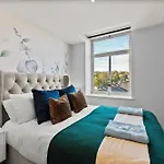 30 Percent Off! Stylish Apartment In Dewsbury -Close To Leeds