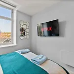 30 Percent Off! Stylish Apartment In Dewsbury -Close To Leeds