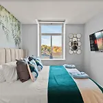 30 Percent Off! Stylish Apartment In Dewsbury -Close To Leeds