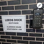 Modern Apartment By Leeds Dock