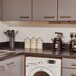 Central Leeds Dock Apt, Free Secure Parking! 2 Bed