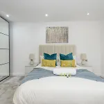 Central Leeds Duplex With Fantastic Canal Views Pass The Keys