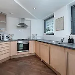 Scandi Abode In Central Leeds - Sleeps 8