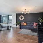Scandi Abode In Central Leeds - Sleeps 8