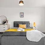 Modern 2-Bed House 10-Min To Leeds City Centre