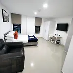 Luxurious 3 Bed Ensuites & Kitchenettes Nr Lgi Hospital & Uni - Free 5G Wifi & Netflix Short Stays - Contractors Free Parking