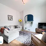 3 Bedroom House - Free Parking - Fast Wifi