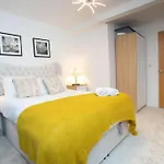 Live In Leeds Millenium Square Apartment