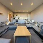 1 Bed Apt Close To Leeds Arena Sleeps Up To 4 People F1
