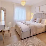 Lux Stays - Luxury Apartment With Jacuzzi In Leeds City Centre