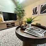 Perfect Party Apartments For Nye, Complimentary Bubbles & Late Checkout