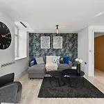 30 Percent Off! Beautiful Apartment In Dewsbury - Sleeps 6