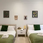 Grand Central Flat - 2-Bedrooms - Sleeps 8 - Perfect For Families - Contractors - Professionals - Long Stay Rates Available