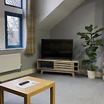 1 Bed Apt Close To Leeds Arena Sleeps Up To 4 People F6