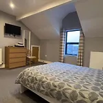 1 Bed Apt Close To Leeds Arena Sleeps Up To 4 People F6