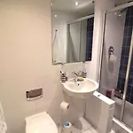 Dengenzii One Bedroom Apartment Leeds City Centre