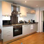 Dengenzii One Bedroom Apartment Leeds City Centre