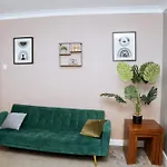 Modern 3Bed Home With Hot Tub