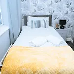 Modern 3Bed Home With Hot Tub