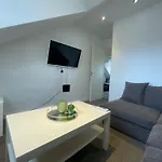Stylish Two Bedroom Apartment In Leeds