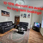Spacious Two Bedroom House, Parking And Wifi
