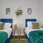 New! 5 Beds House - Work & Family - Long Stay Offers & Free Parking