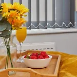 New! 5 Beds House - Work & Family - Long Stay Offers & Free Parking