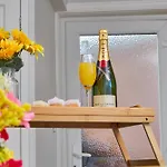 New! 5 Beds House - Work & Family - Long Stay Offers & Free Parking