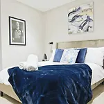 Leeds City Center - 1 Bed - Baby Friendly