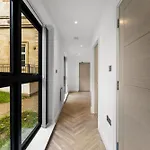 Spacious Leeds Apartment - Parking